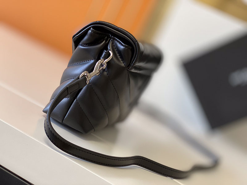 N品 YSL サンローラン 斜めがけバッグ ルル トイバッグ ブラック 678401DV7081000 ラムスキン シルバー金具 - 画像 (9)