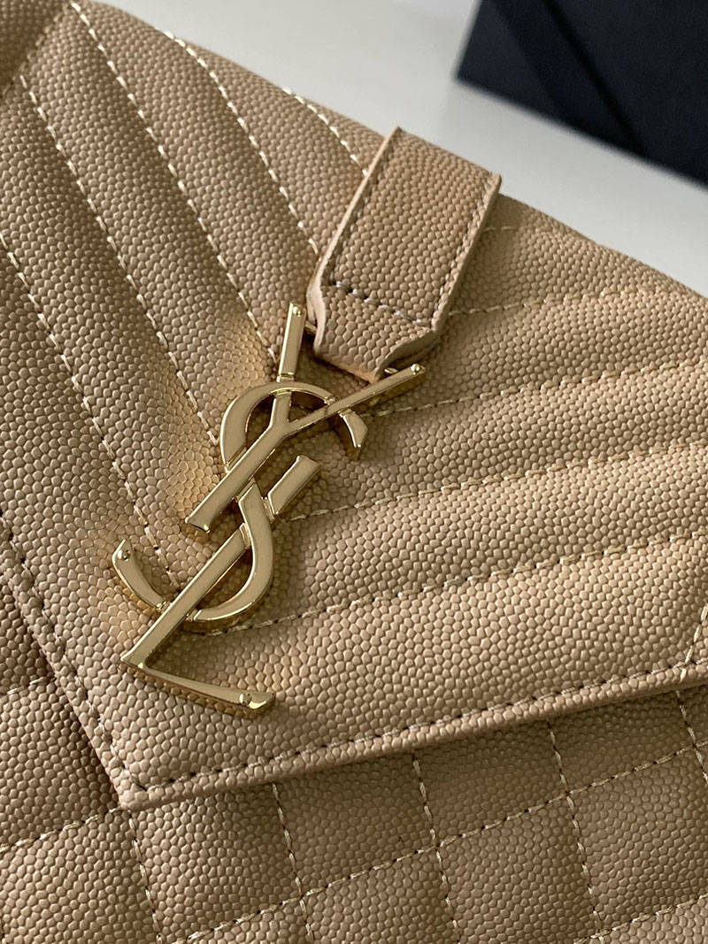 N品 YSL サンローラン ショルダーバッグ エンベロープ ミディアム DARK TOFFEE 600185AACT72646 ラムスキン ゴールド金具 - 画像 (6)