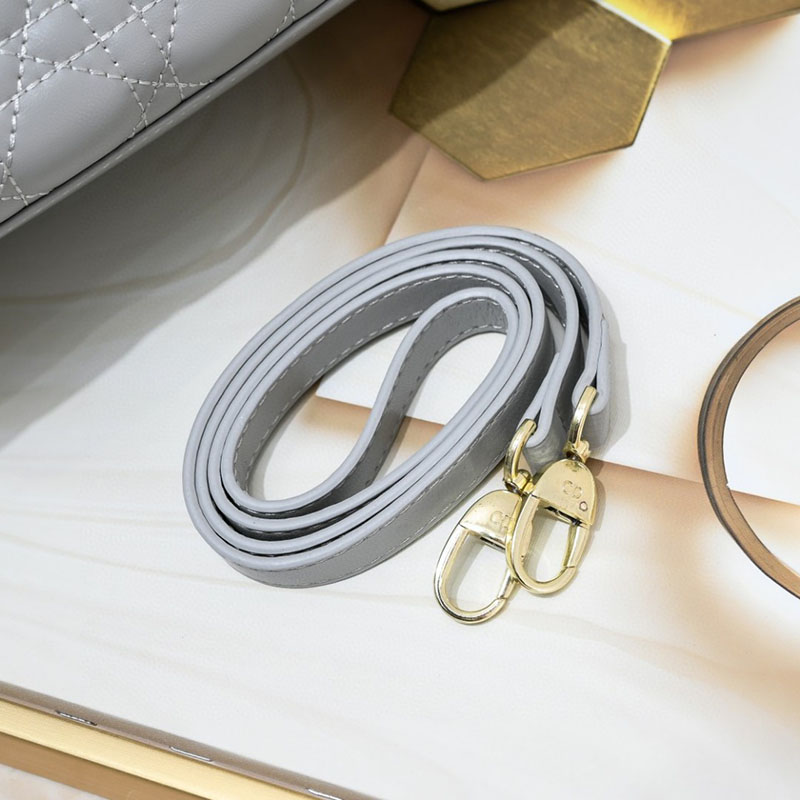 N品 DIOR ディオール Lady Dior バッグ ミディアム M0565ONGE_M47G イーサリアルグレー ゴールド金具 激安優良店 - 画像 (4)