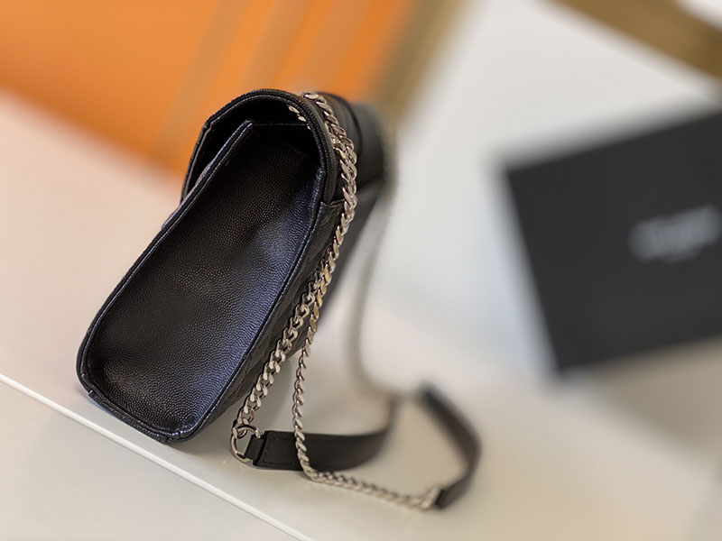 N品 YSL サンローラン ショルダーバッグ エンベロープ ミディアム ブラック 600185AACT61000 ラムスキン シルバー金具 - 画像 (9)