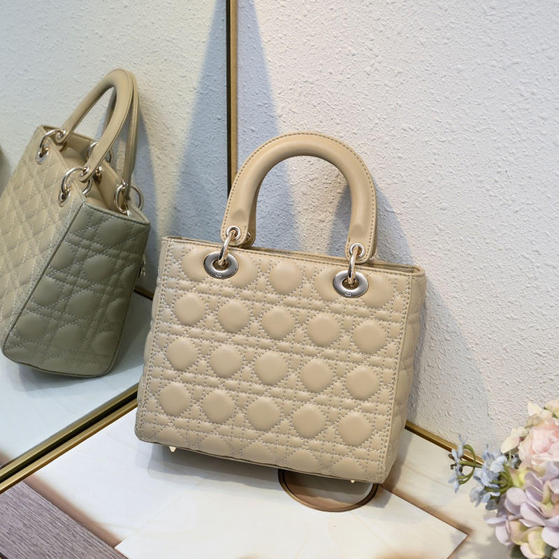 N品 DIOR ディオール Lady Dior バッグ ミディアム M0565ONGE_M116 サンド ゴールド金具 激安優良店 - 画像 (8)