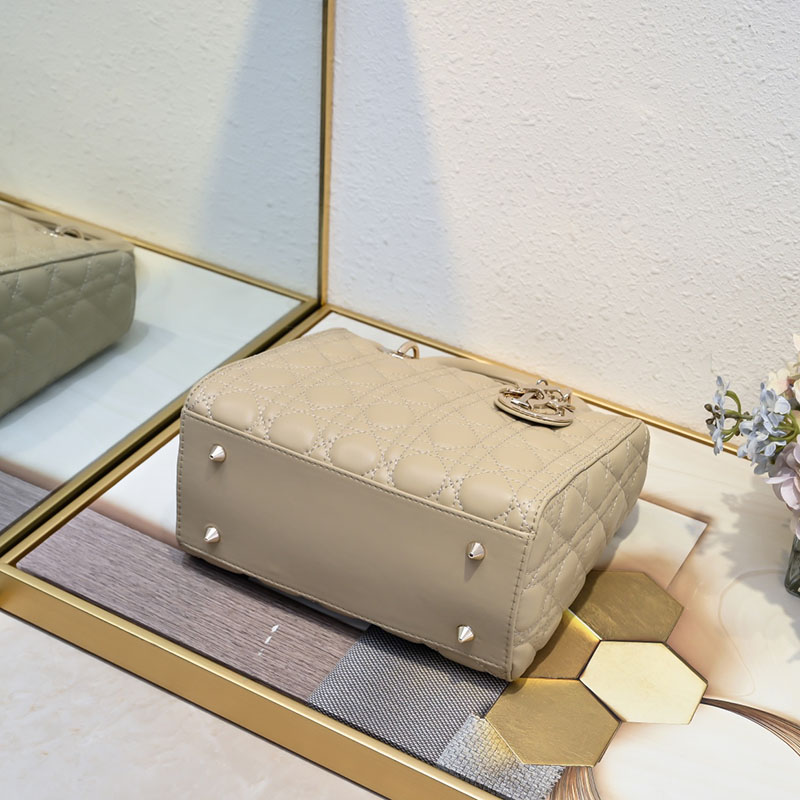 N品 DIOR ディオール Lady Dior バッグ ミディアム M0565ONGE_M116 サンド ゴールド金具 激安優良店 - 画像 (4)