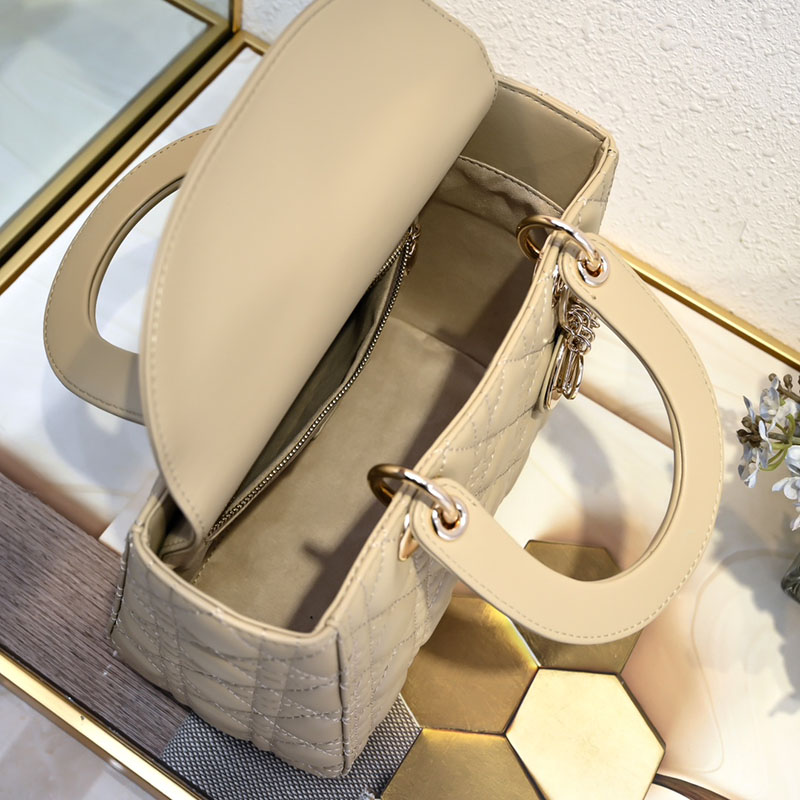N品 DIOR ディオール Lady Dior バッグ ミディアム M0565ONGE_M116 サンド ゴールド金具 激安優良店 - 画像 (3)