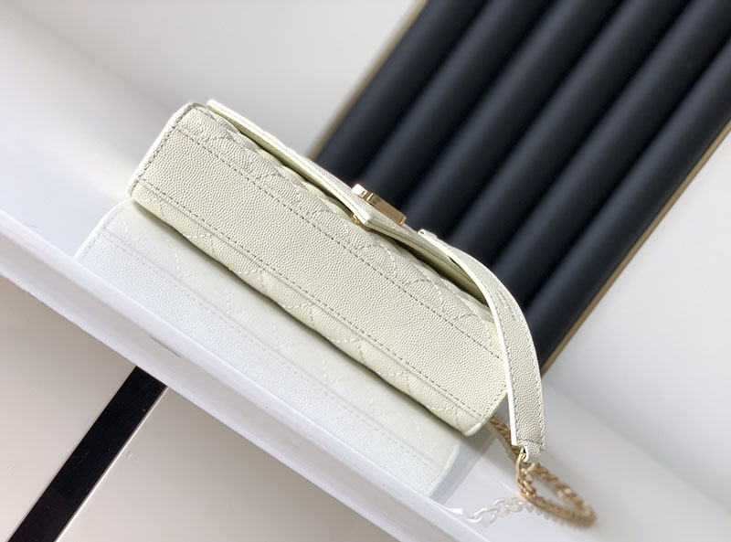 N品 YSL サンローラン ショルダーバッグ エンヴェロップ スモール BLANC VINTAGE 600195BOW919207 ラムスキン ゴールド金具 - 画像 (7)