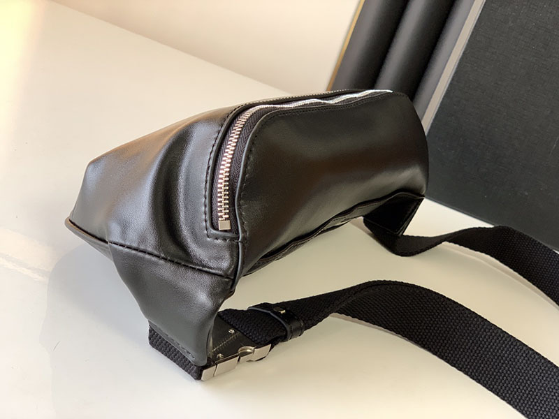 N品 YSL サンローラン バッグ メンズ ボディバッグ “シティ” ブラック 6497671ELFE1000 ラムスキン シルバー金具 - 画像 (9)