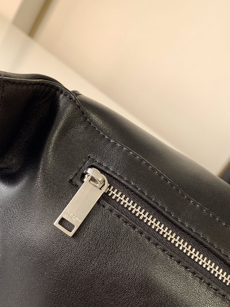 N品 YSL サンローラン バッグ メンズ ボディバッグ “シティ” ブラック 6497671ELFE1000 ラムスキン シルバー金具 - 画像 (5)