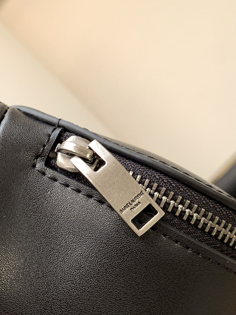 N品 YSL サンローラン バッグ メンズ ベルトバッグ”モノグラム” ブラック 59007603U0E1000 ラムスキン シルバー金具 - 画像 (2)
