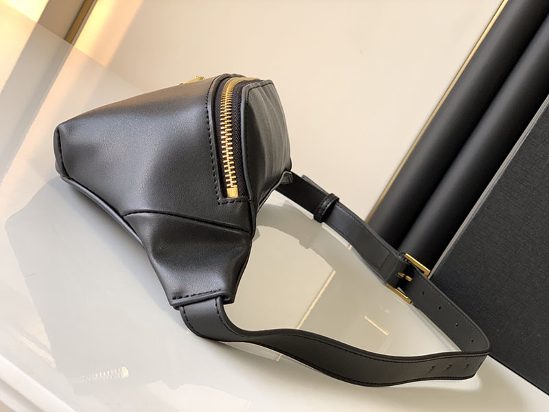 N品 YSL サンローラン バッグ メンズ ベルトバッグ”モノグラム” ブラック 590076DME0W1000 ラムスキン ゴールド金具 - 画像 (9)