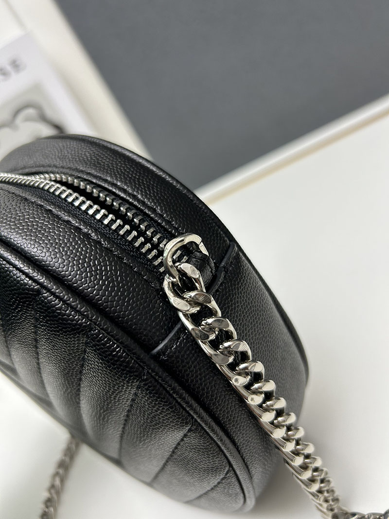 N品 YSL サンローラン ミニバッグ パリ SAINT LAURENT PARIS ヴィニル チェーン ブラック カーフスキンレザー シルバー金具 2410211 - 画像 (4)