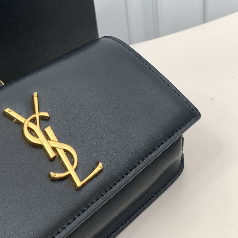 N品 YSL サンローラン ミニバッグ ストラップ付きフォンホルダー “モノグラム” ブラック 6350950U40J1000 カーフスキンレザー ゴールド金具 - 画像 (6)