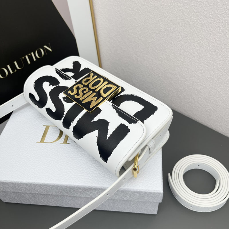 N品 DIOR ディオール Miss Dior フラップバッグ M2610UZCJ_M933 ホワイトx黒 ブラック ゴールド金具 激安優良店 - 画像 (3)