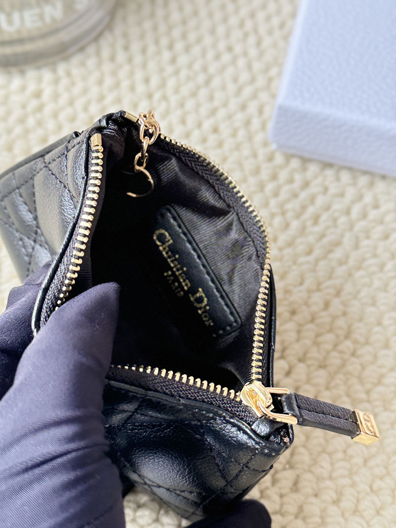 N品 DIOR ディオール財布コピー Dior Caro Myrte ジップ キーケース S5158UWHC_M900 黒 ブラック カーフスキン ゴールド金具 激安優良店 - 画像 (2)
