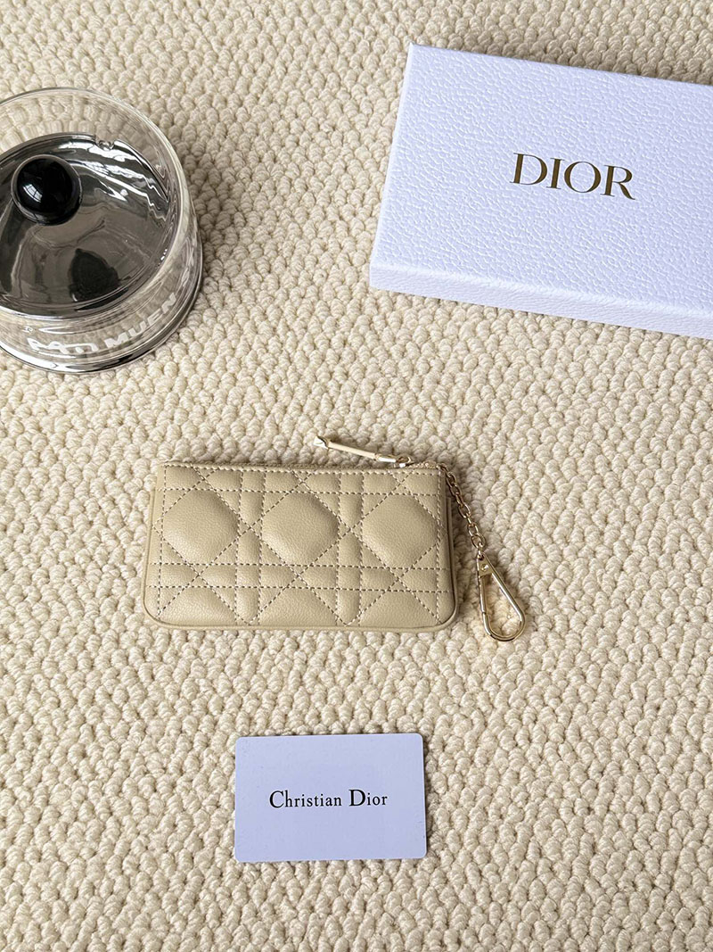 N品 DIOR ディオール財布コピー Dior Caro Myrte ジップ キーケース S5158UWHC_M116 サンド カーフスキン ゴールド金具 激安優良店 - 画像 (6)