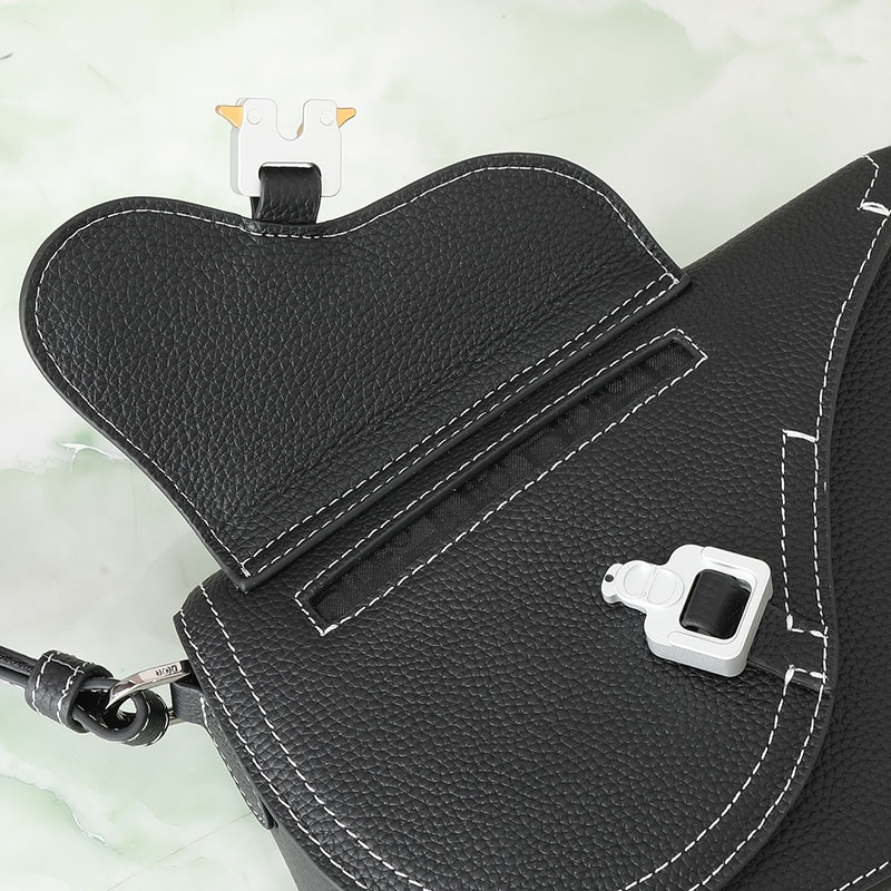 最高級ディオールスーパーコピー ディオールバッグコピー Saddle メッセンジャーバッグ 1ADPO325YKK_H00N 黒 ブラック カーフスキン 2024年秋の新作 - 画像 (5)