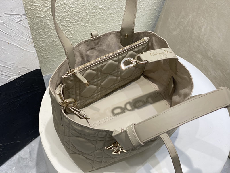 超N品 ディオールバッグコピー Dior Toujours バッグ スモール M2822OSHJ_M51U パウダーベージュ カーフスキン ゴールド金具 - 画像 (3)
