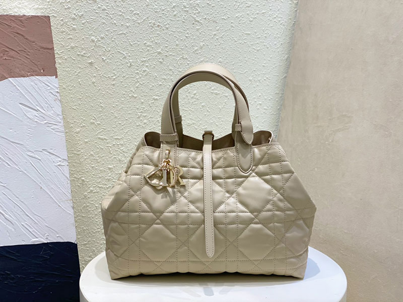 超N品 ディオールバッグコピー Dior Toujours バッグ ミディアム M2821OSHJ_M51U パウダーベージュ カーフスキン ゴールド金具 - 画像 (9)