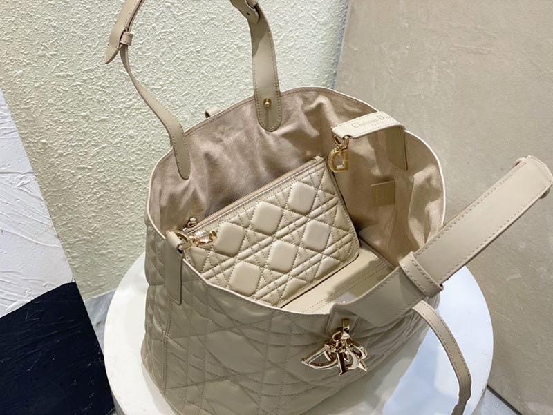 超N品 ディオールバッグコピー Dior Toujours バッグ ミディアム M2821OSHJ_M51U パウダーベージュ カーフスキン ゴールド金具 - 画像 (3)