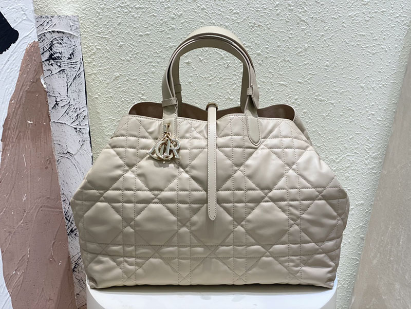 超N品 ディオールバッグコピー Dior Toujours バッグ ラージ M2820OSHJ_M51U パウダーベージュ カーフスキン ゴールド金具 - 画像 (8)