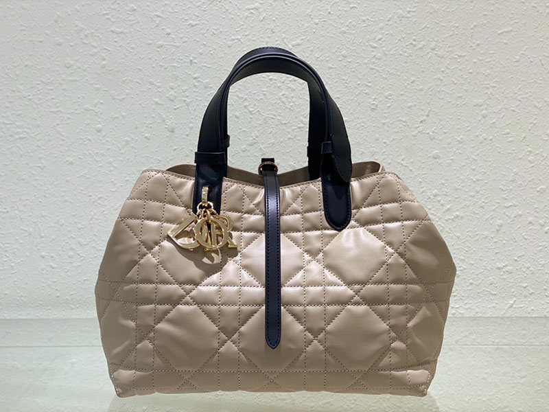 超N品 ディオールバッグコピー Dior Toujours バッグ ミディアム M2821OSIY_M963 黒 ブラックxパウダーベージュ カーフスキン ゴールド金具 - 画像 (9)