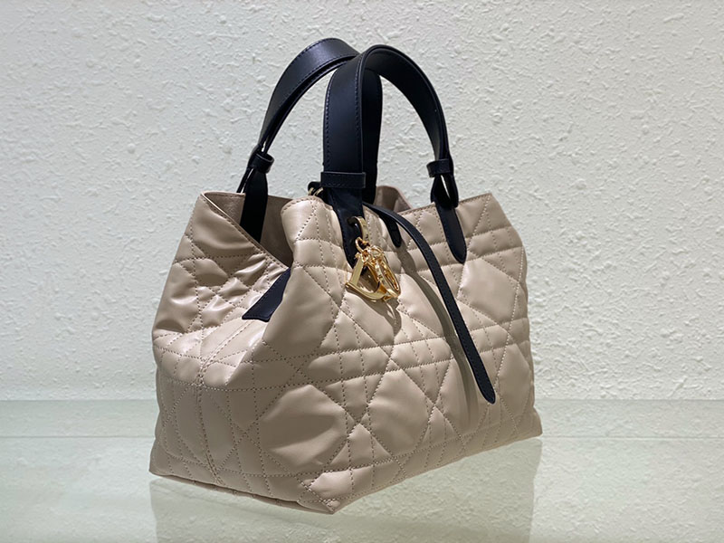 超N品 ディオールバッグコピー Dior Toujours バッグ ミディアム M2821OSIY_M963 黒 ブラックxパウダーベージュ カーフスキン ゴールド金具 - 画像 (8)