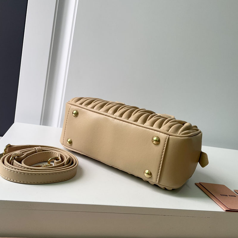 N品 MiuMiu ミュウミュウ アルカディ マテラッセレザー バッグ 5BB142_N88_F0036_V_OON サンドベージュ ゴールド金具 激安優良店 - 画像 (5)