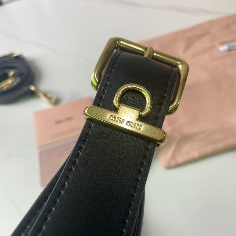 N品 MiuMiu ミュウミュウ レザー ホーボーバッグ 5BC161_2E6Y_F0002_V_OOO ブラック ゴールド金具 激安優良店 - 画像 (2)