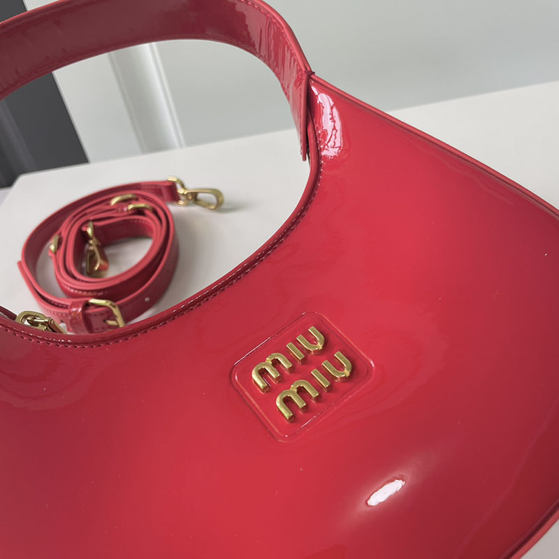 N品 MiuMiu ミュウミュウ レザー ホーボーバッグ 5BC161_2E6Y_F0011_V_OOO レッド シャイニー ゴールド金具 激安優良店 - 画像 (6)