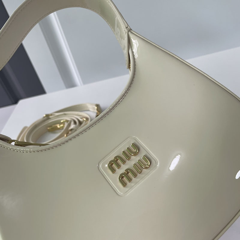 N品 MiuMiu ミュウミュウ レザー ホーボーバッグ 5BC161_2E6Y_F0009_V_OOO ホワイト シャイニー ゴールド金具 激安優良店 - 画像 (6)