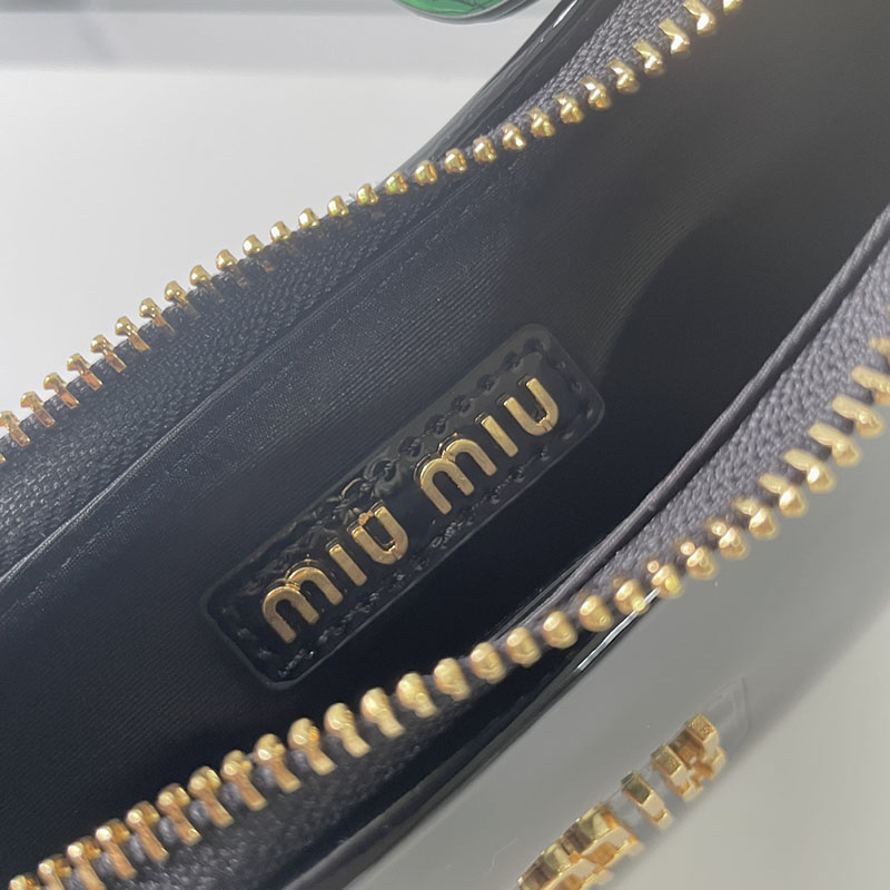 N品 MiuMiu ミュウミュウ レザー ホーボーバッグ 5BC161_2E6Y_F0002_V_OOO ブラック シャイニー ゴールド金具 激安優良店 - 画像 (2)