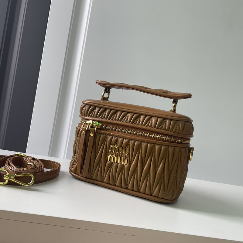 N品 MiuMiu ミュウミュウ マテラッセレザー ショルダーバッグ 5BH226_N88_F098L_V_OOO キャメル ゴールド金具 激安優良店 - 画像 (4)