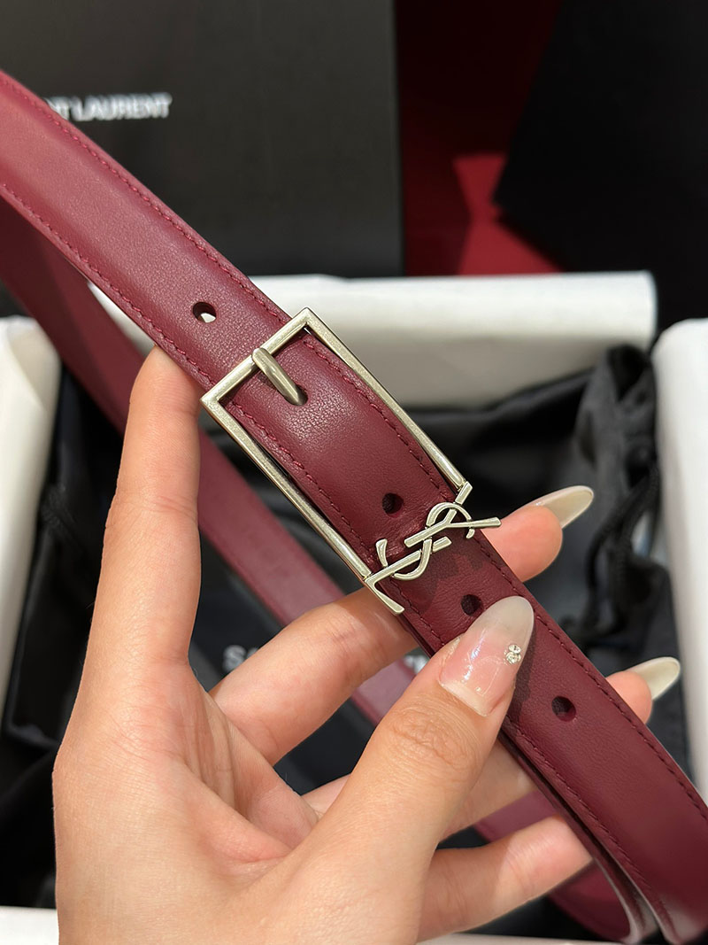 最高級サンローランスーパーコピー サンローランベルトコピー ニュー カサンドラ バックルベルト ROUGE MERLOT 7117902R20E6592 カーフスキンレザー シルバー金具 - 画像 (4)