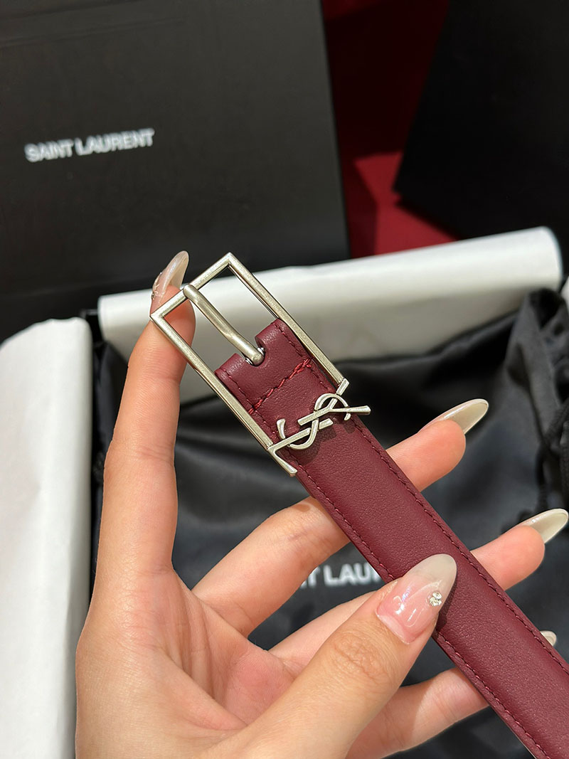 最高級サンローランスーパーコピー サンローランベルトコピー ニュー カサンドラ バックルベルト ROUGE MERLOT 7117902R20E6592 カーフスキンレザー シルバー金具 - 画像 (3)