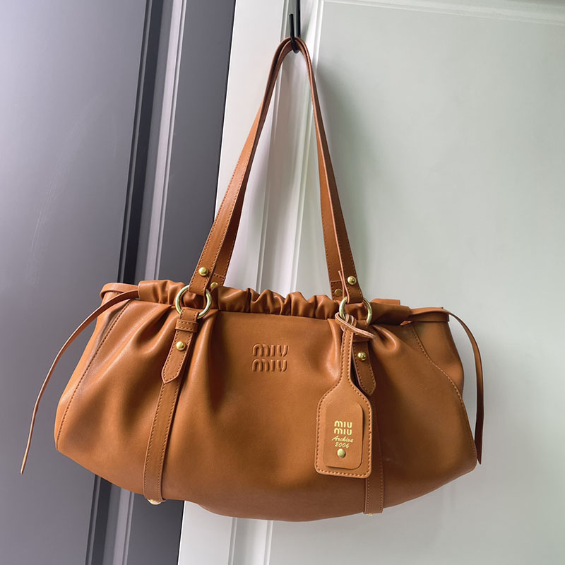 N品 MiuMiu ミュウミュウ ジョワ ナッパレザー バッグ 5BG289_2CSW_F0316_V_MOO ブラウン ゴールド金具 激安優良店 - 画像 (9)