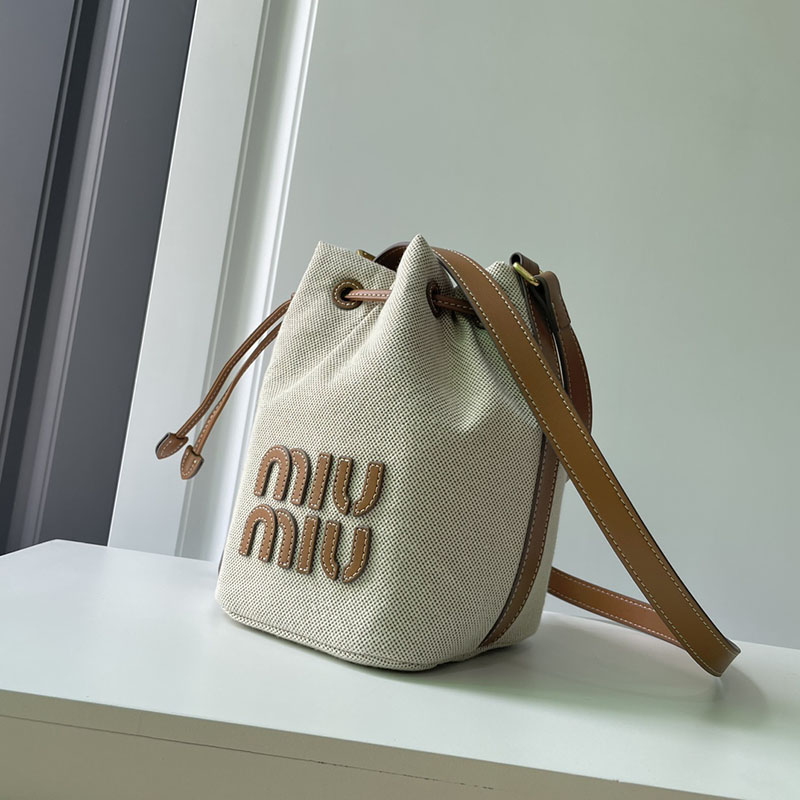 N品 MiuMiu ミュウミュウ デニムxレザー バケットバッグ 5BE090_2CRR_F0354_V_OLO ベージュ/ブラウン ゴールド金具 激安優良店 - 画像 (9)