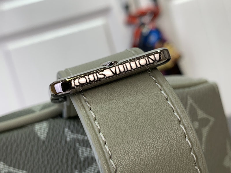ルイヴィトン バスルームポーチ 新作 ロッカー ドップ・キット カーキ グリーン M83114 モノグラム・グラディエント キャンバス シルバー金具 - 画像 (5)