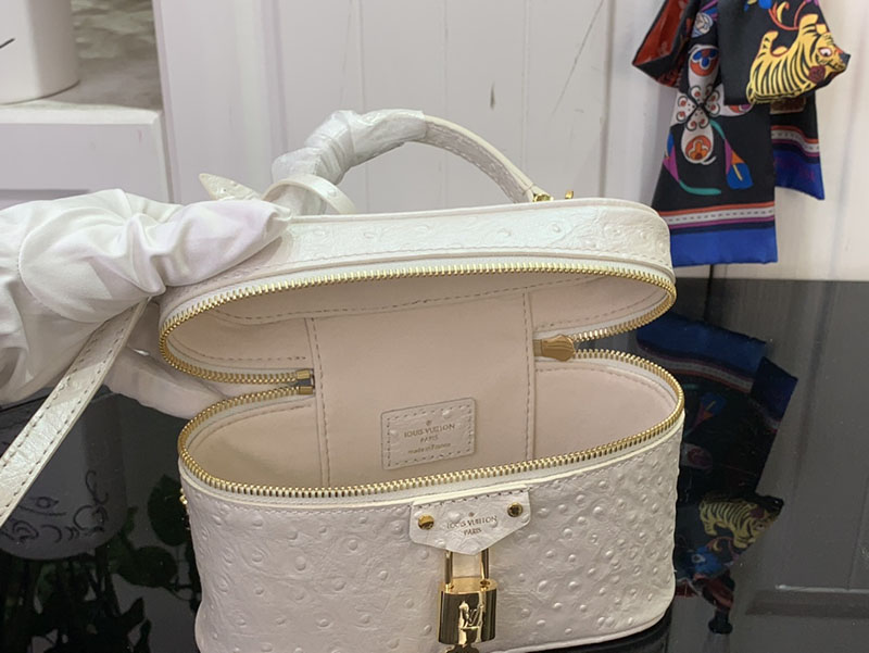 ルイヴィトン ポーチ 新作 Vanity Chain Pouch ホワイト N85911 Ostrich leather ゴールド金具 ミニバッグ 人気 - 画像 (3)