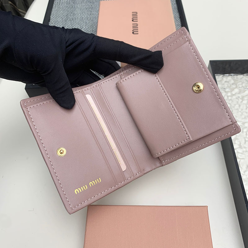 最高級MiuMiuスーパーコピー ミュウミュウ財布コピー マテラッセレザー 折り財布 ピンク 5MV204_2FPP_F0E18 二つ折り財布 人気 - 画像 (4)