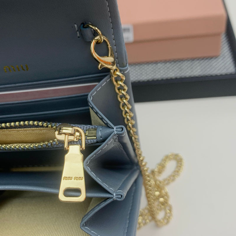 最高級MiuMiuスーパーコピー ミュウミュウ財布コピー ウォレットバッグ チェーン ショルダー財布 ライトブルー 5MT013_N88_F0637 レディース 人気 - 画像 (2)