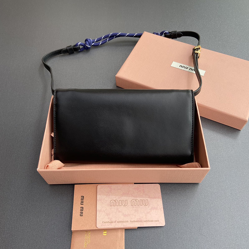 最高級MiuMiuスーパーコピー ミュウミュウ財布コピー ショルダーストラップ付 レザー 財布 ブラック/ネイビー 5MT025_2CRT_F0G52 レディース - 画像 (9)