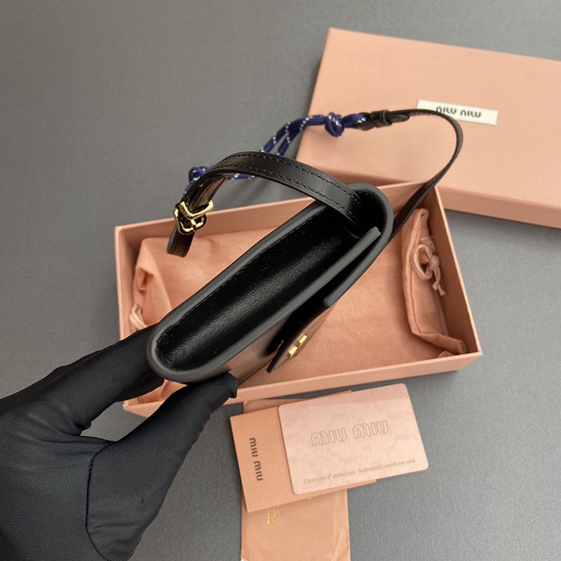 最高級MiuMiuスーパーコピー ミュウミュウ財布コピー ショルダーストラップ付 レザー 財布 ブラック/ネイビー 5MT025_2CRT_F0G52 レディース - 画像 (7)