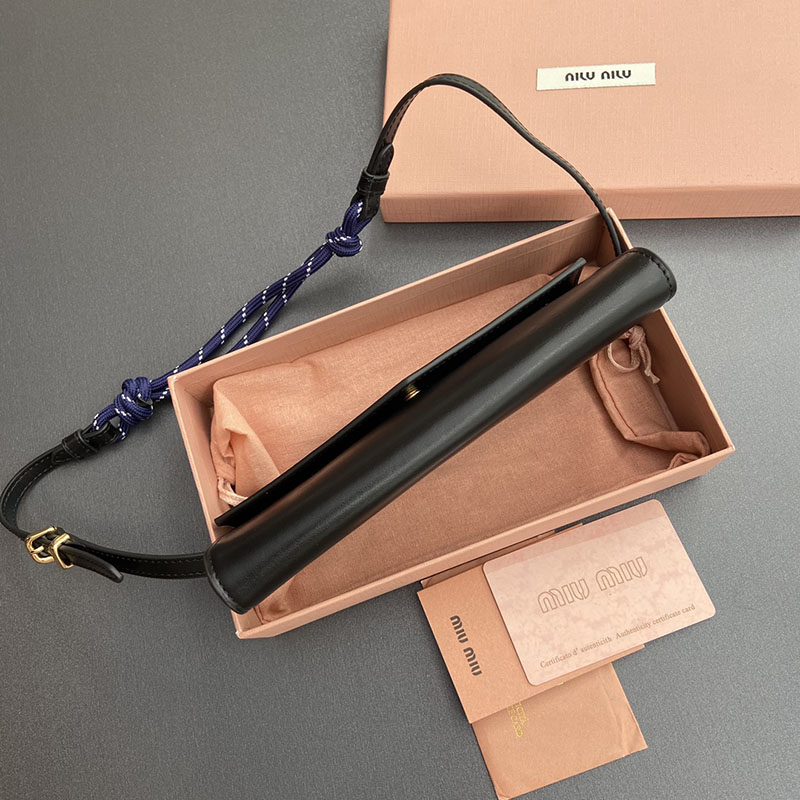 最高級MiuMiuスーパーコピー ミュウミュウ財布コピー ショルダーストラップ付 レザー 財布 ブラック/ネイビー 5MT025_2CRT_F0G52 レディース - 画像 (6)