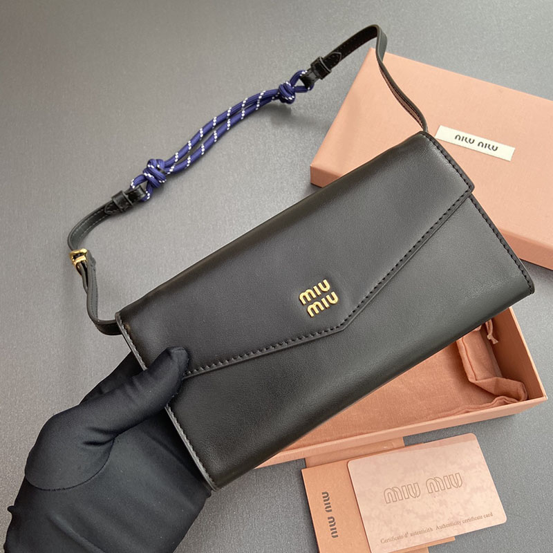 最高級MiuMiuスーパーコピー ミュウミュウ財布コピー ショルダーストラップ付 レザー 財布 ブラック/ネイビー 5MT025_2CRT_F0G52 レディース - 画像 (5)