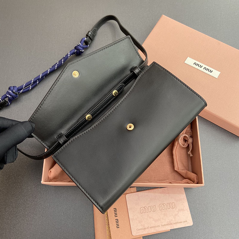 最高級MiuMiuスーパーコピー ミュウミュウ財布コピー ショルダーストラップ付 レザー 財布 ブラック/ネイビー 5MT025_2CRT_F0G52 レディース - 画像 (4)