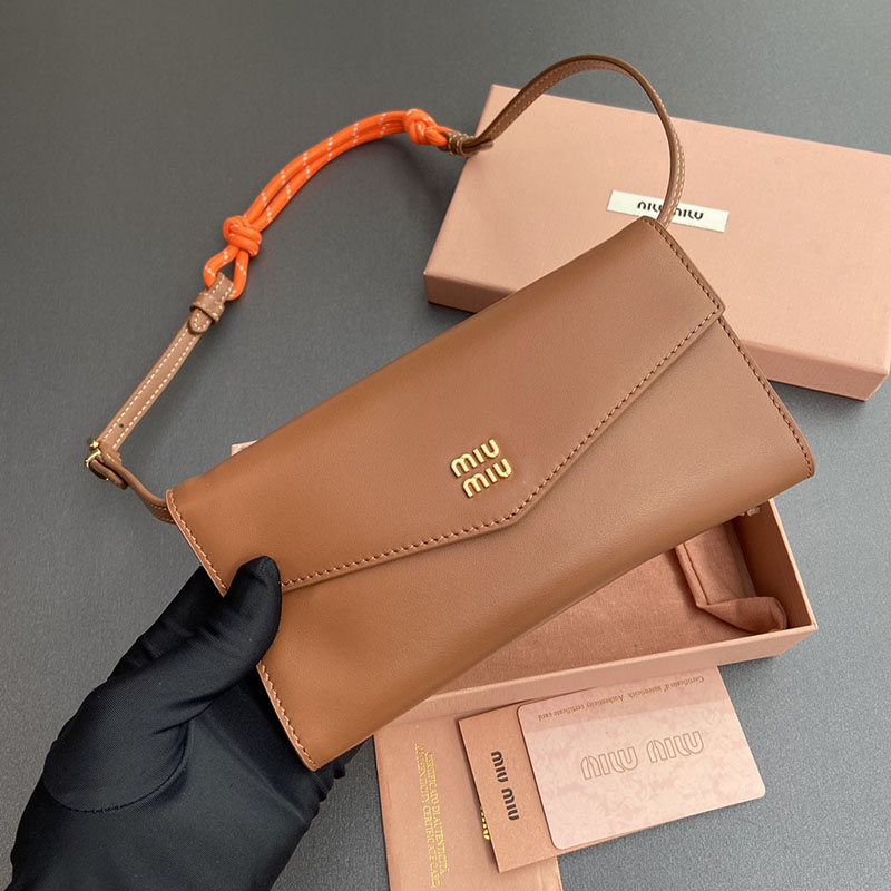 最高級MiuMiuスーパーコピー ミュウミュウ財布コピー ショルダーストラップ付 レザー 財布 オレンジ/ブラウン 5MT025_2CRT_F0316 レディース - 画像 (5)