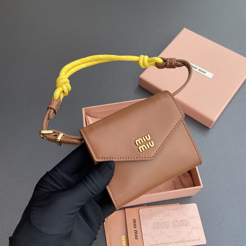 最高級MiuMiuスーパーコピー ミュウミュウ財布コピー ショルダー財布 ブラウン/イエロー 5MT024_ACRT_F0316 レディース - 画像 (5)