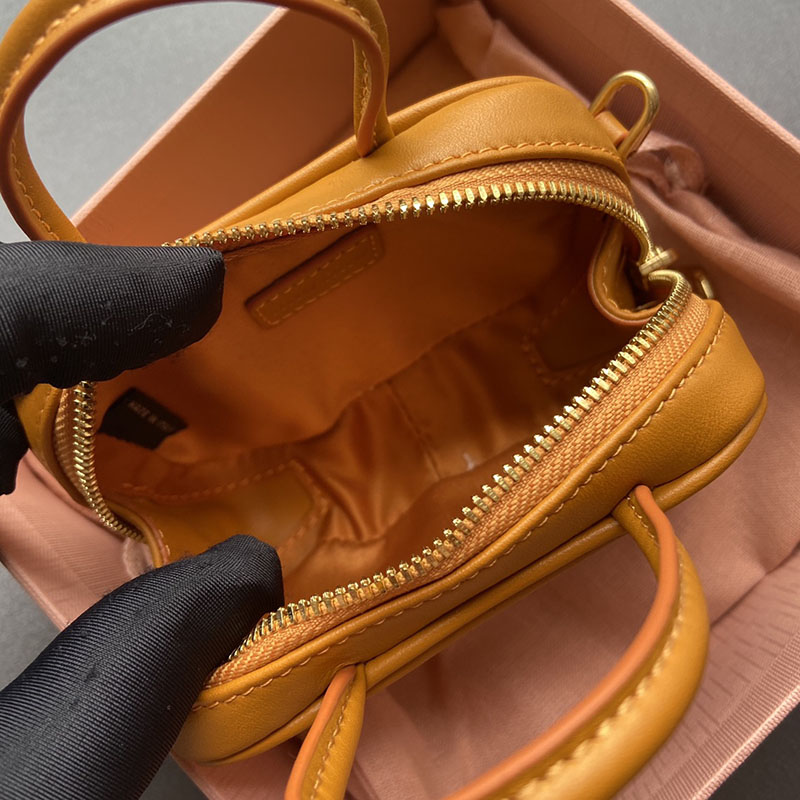 最高級MiuMiuスーパーコピー ミュウミュウバッグコピー レザー マイクロバッグ オレンジ 5NR036_2F8W_F0049 レザー ゴールド金具 - 画像 (4)
