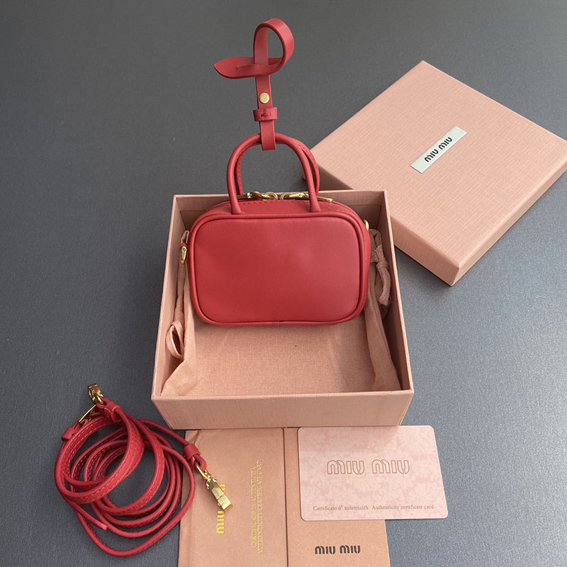 最高級MiuMiuスーパーコピー ミュウミュウバッグコピー レザー マイクロバッグ レッド 5NR036_2F8W_F0011 レザー ゴールド金具 - 画像 (9)