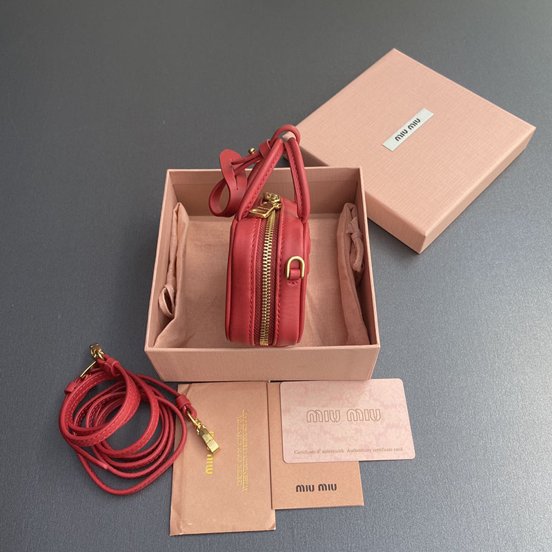最高級MiuMiuスーパーコピー ミュウミュウバッグコピー レザー マイクロバッグ レッド 5NR036_2F8W_F0011 レザー ゴールド金具 - 画像 (8)