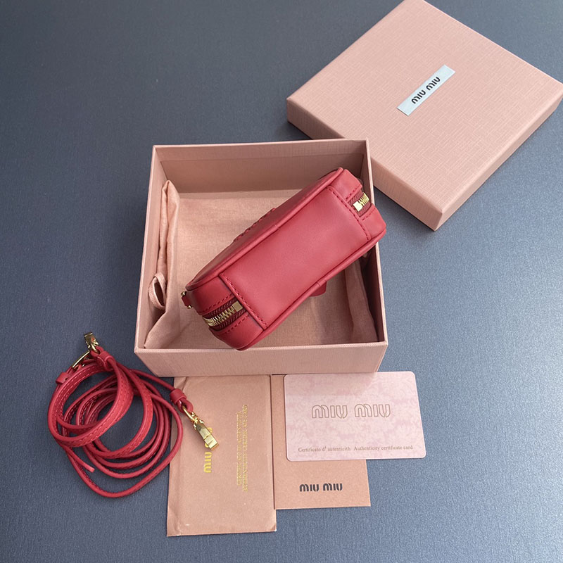 最高級MiuMiuスーパーコピー ミュウミュウバッグコピー レザー マイクロバッグ レッド 5NR036_2F8W_F0011 レザー ゴールド金具 - 画像 (6)