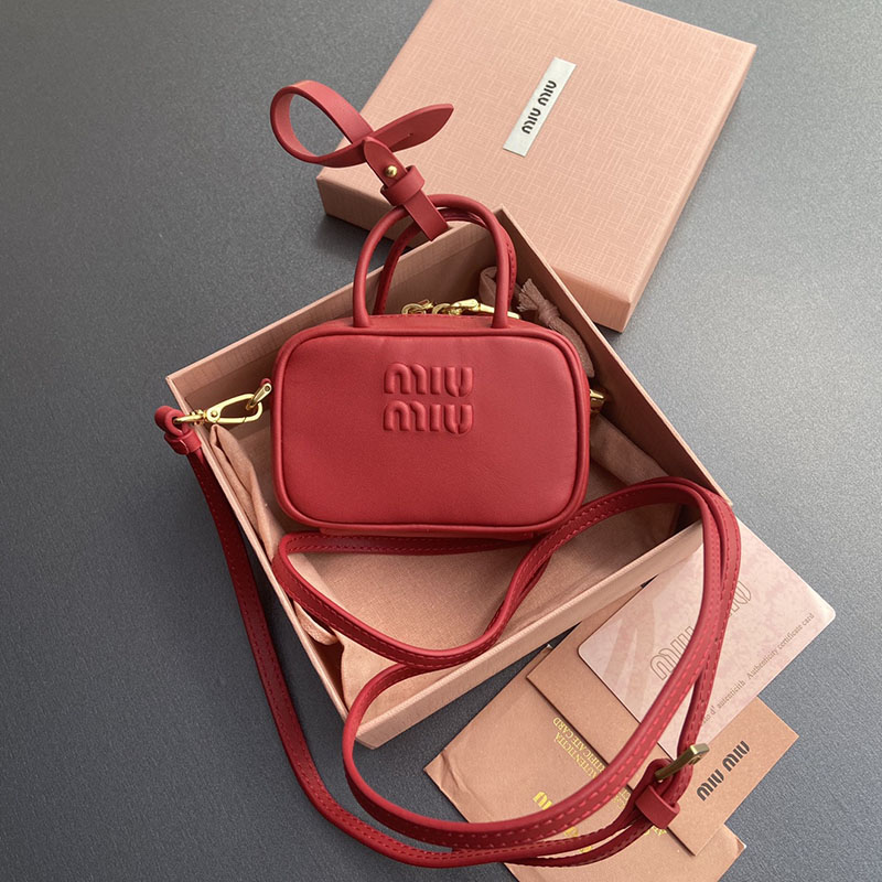 最高級MiuMiuスーパーコピー ミュウミュウバッグコピー レザー マイクロバッグ レッド 5NR036_2F8W_F0011 レザー ゴールド金具 - 画像 (3)